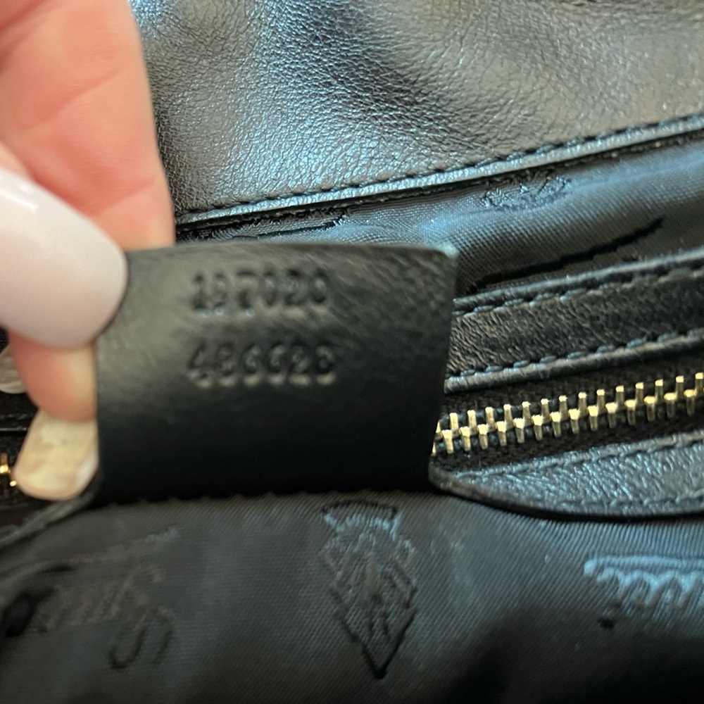 Elegant Authentic Gucci Tapestry Handbag - Picture 14 of 15